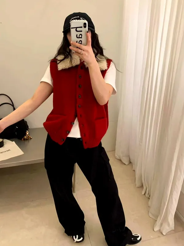 Stylish Red Women's Vest - Warm, Comfortable, and Versatile Outerwear