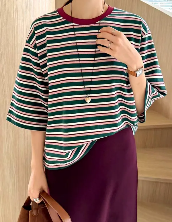 Stylish Striped Women's Top for a Comfortable Casual Look