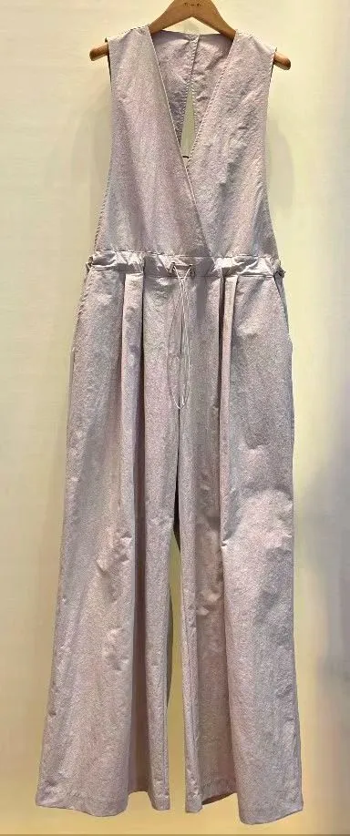 Elegant and Minimalist Women's Jumpsuit, Lightweight and Comfortable for Summer Wear