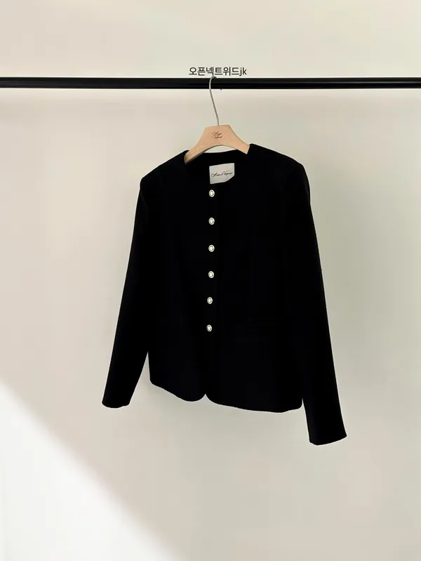 Elegant Classic Women's Top with Pearl Button Design, Fashionable and Versatile