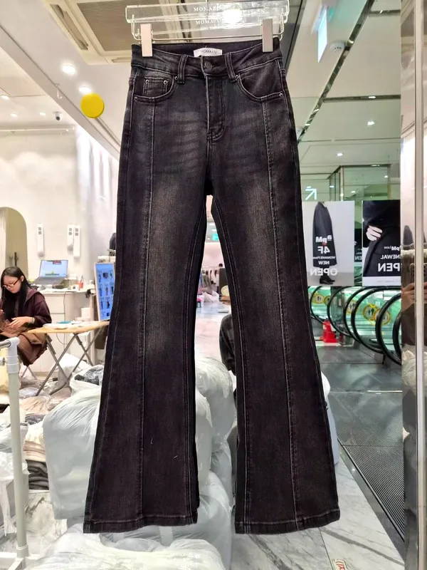 Stylish High-Waisted Black Jeans for a Slimmer Look