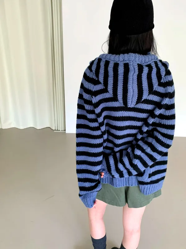 ファッショナブルなストライプの女性用トップ - 快適なカジュアルスタイル
