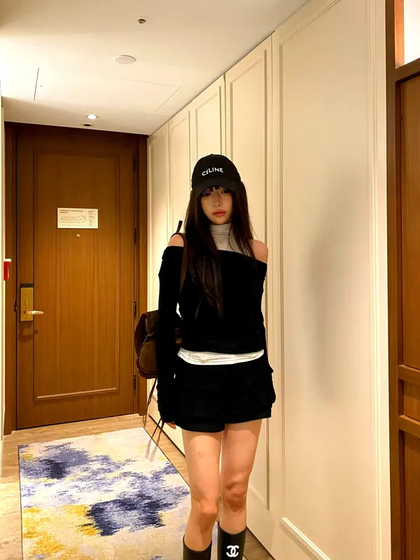 Fashionable Off-Shoulder Women's Top, Elegant and Versatile