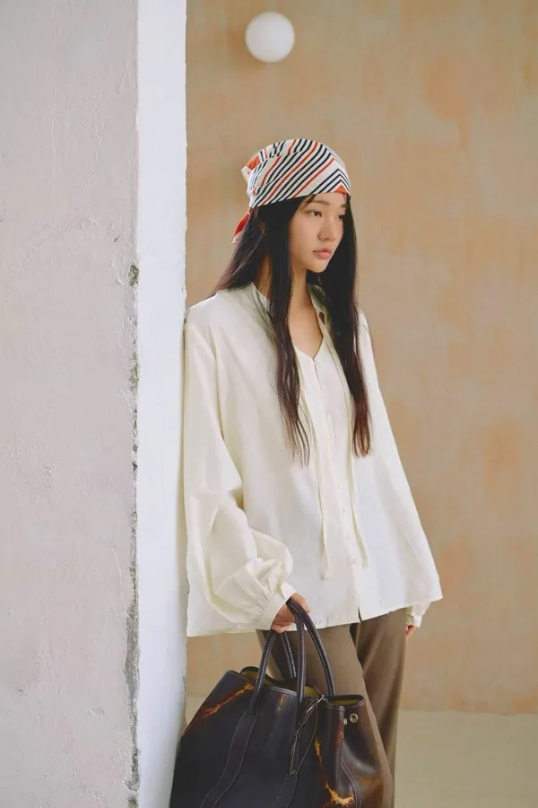 Lightweight and Comfortable Women's Top, Elegant and Versatile