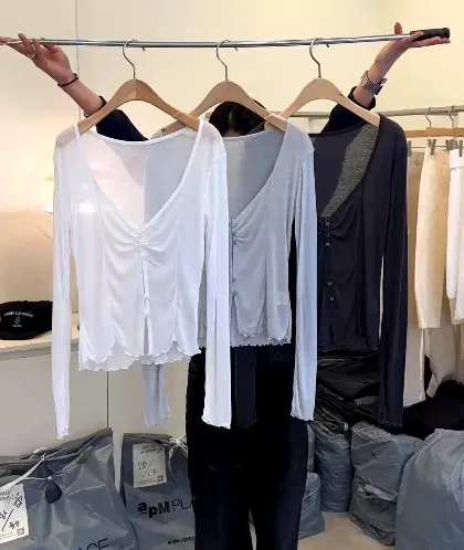 Stylish Women's Top, Elegant and Versatile, Lightweight and Breathable