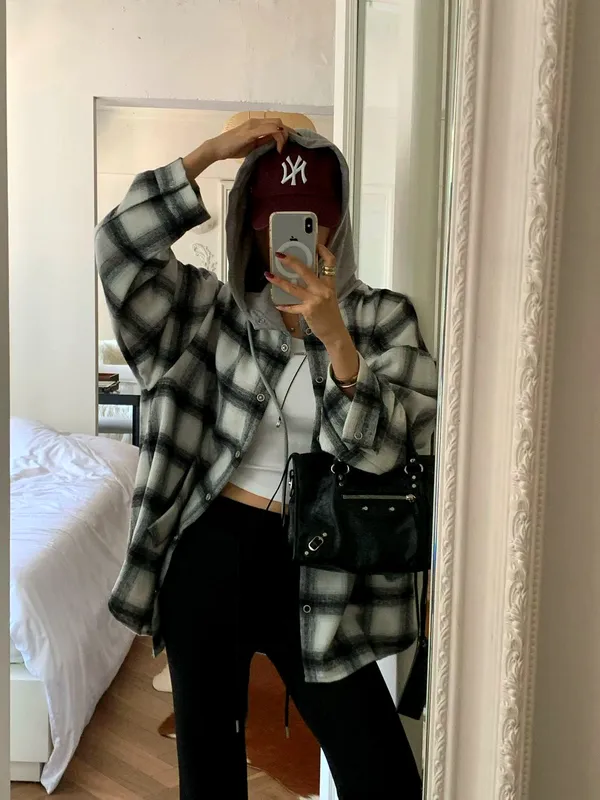 Stylish Women's Jacket with Plaid Design, Casual and Versatile
