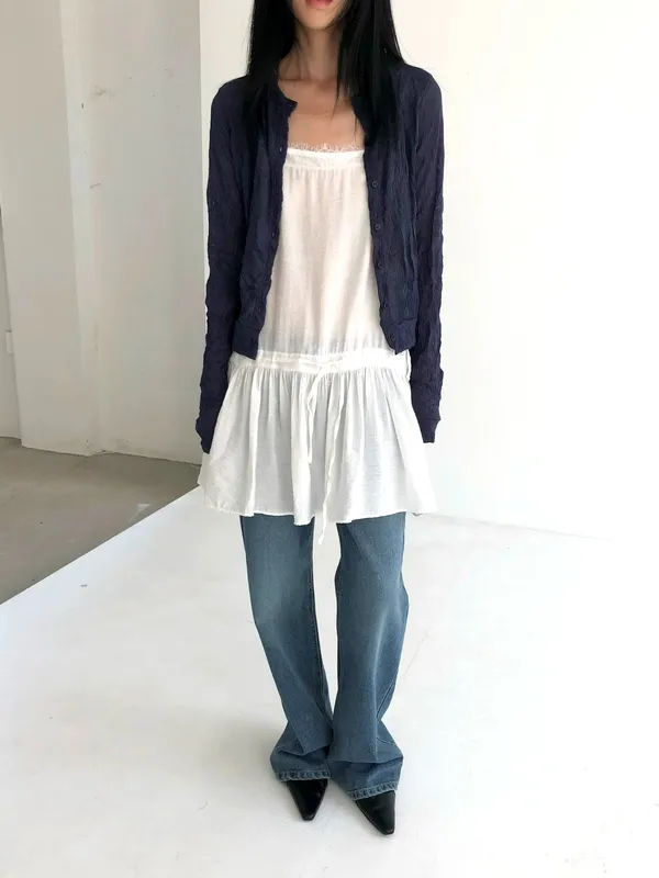 Stylish and Versatile Women's Top - Lightweight and Comfortable for Spring and Summer