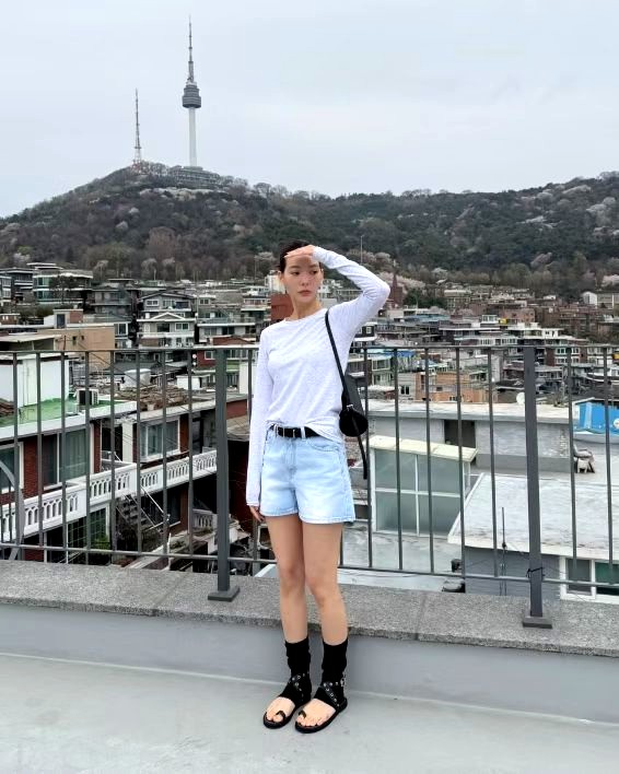 심플하고 세련된 여성용 상의 - 편안하고 다재다능한 티셔츠