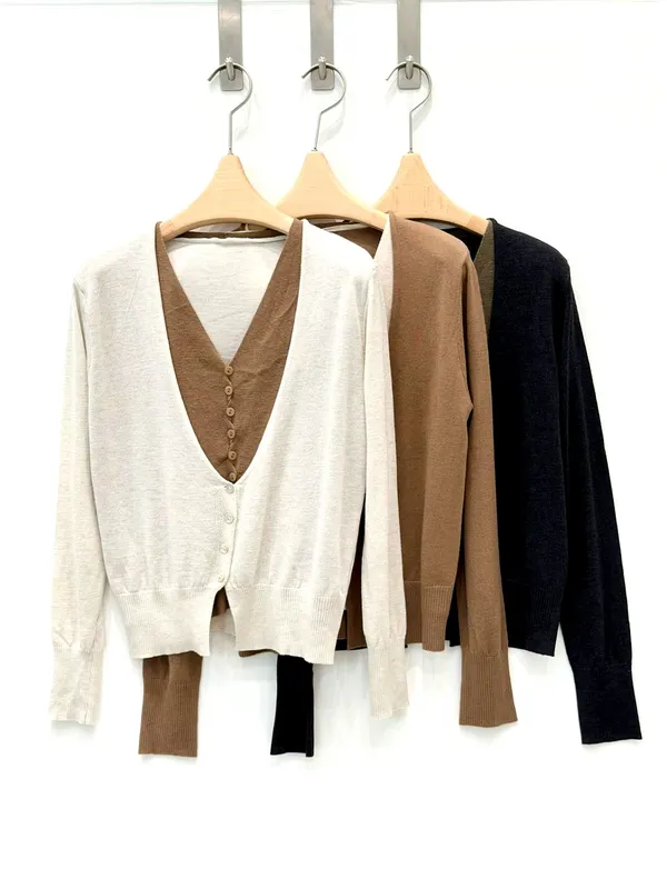 เสื้อผู้หญิงสไตล์มินิมอล ดีไซน์คอวี สวมใส่สบายและเข้ากันได้ง่าย