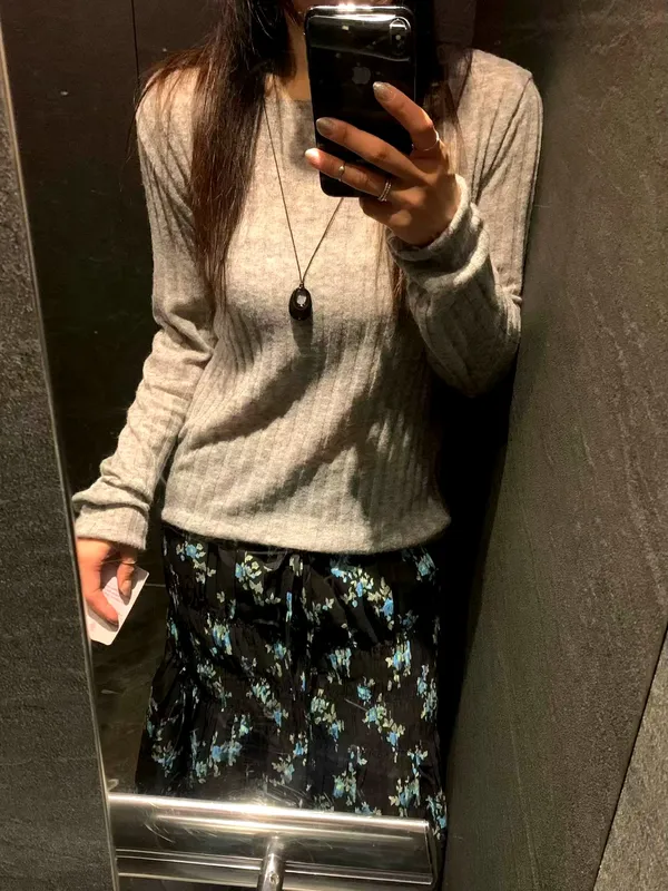 Minimalist Comfortable Long Sleeve T-Shirt, Elegantly Versatile