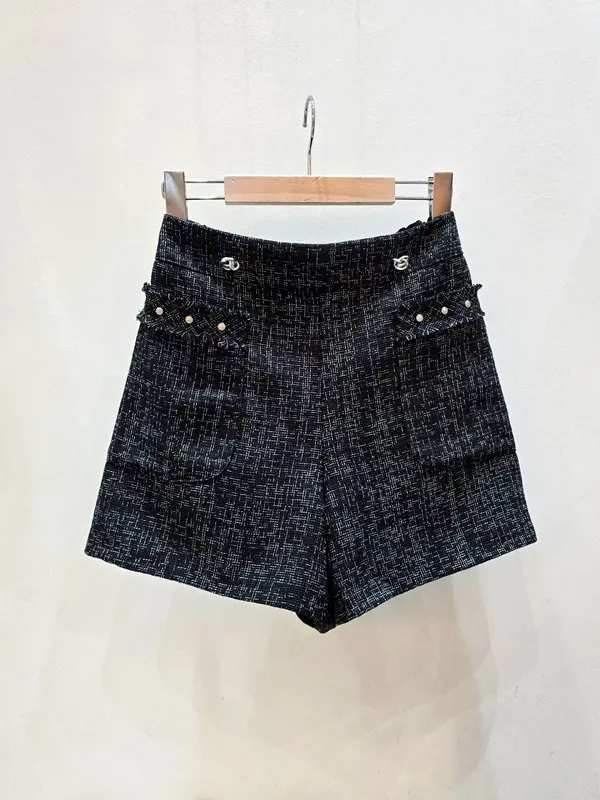 Stylish Women's Shorts - Elegant and Perfect for Summer Outfits