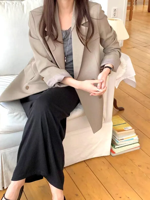 Fashionable Minimalist Women's Jacket, A Must-Have for Elegant Style