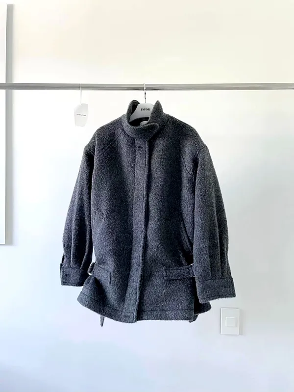Elegant Women's Jacket - Stylish and Versatile