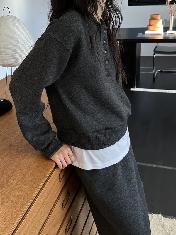 Minimalist Style Knit Cardigan - Comfortable and Versatile