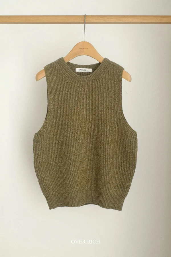 Fashionable Sleeveless Knitted Top – Comfortable and Versatile