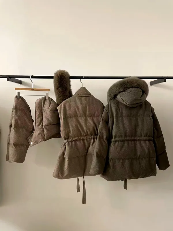 Stylish Women's Down Jacket - Warm, Comfortable, Perfect for Winter Outings