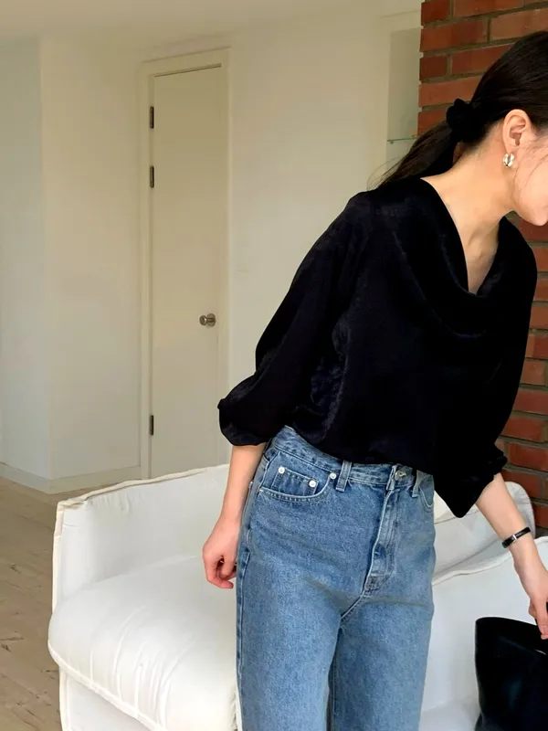 Elegant Women's Top with Flowing Design for a Chic Look