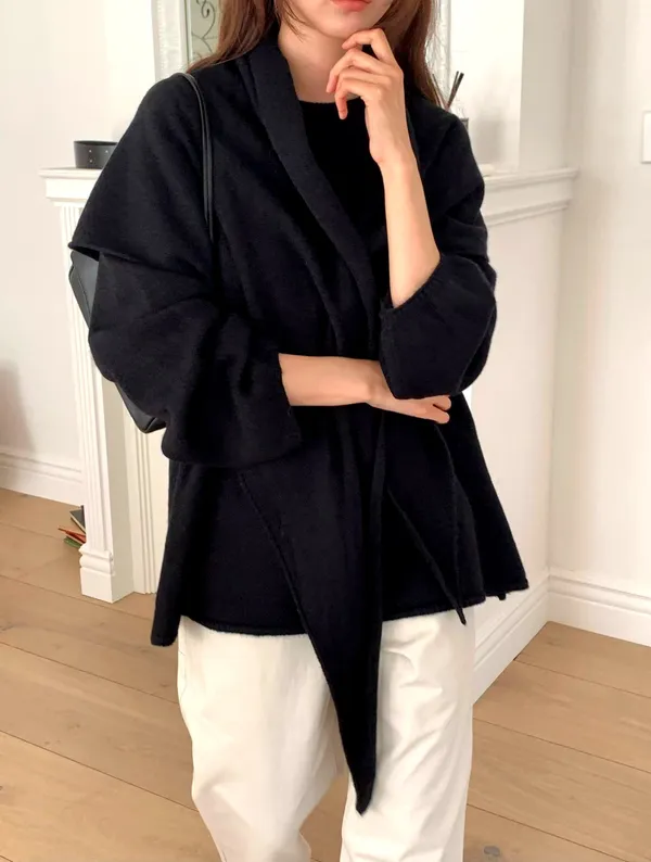 Stylish and Minimalist Black Sweater, Comfortable and Versatile