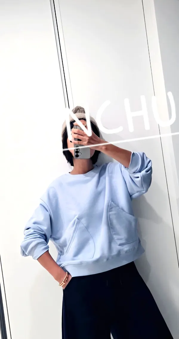 Stylish and Comfortable Blue Women's Top, Perfect for Spring and Autumn