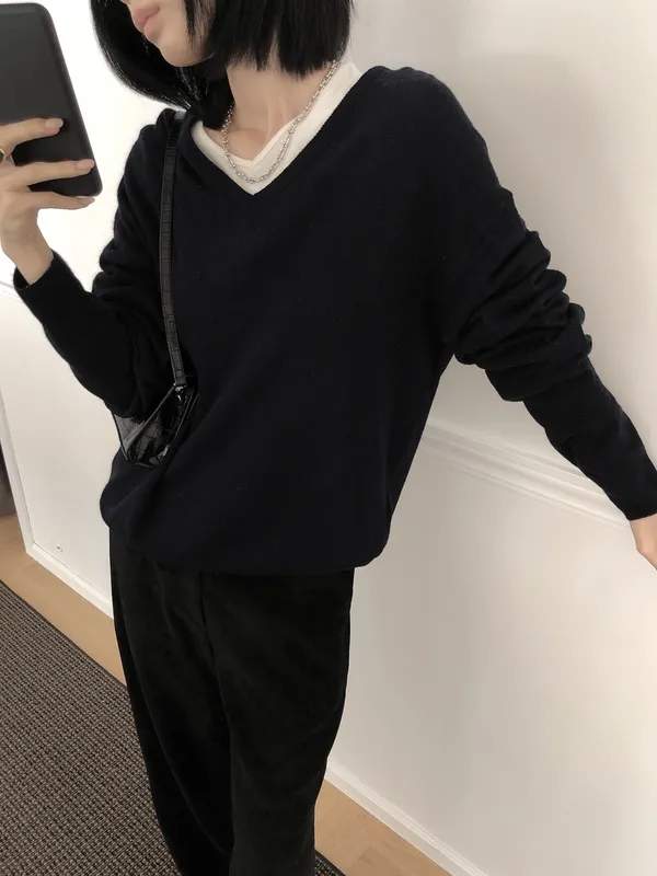 Stylish V-Neck Knit Sweater - Comfortable and Versatile