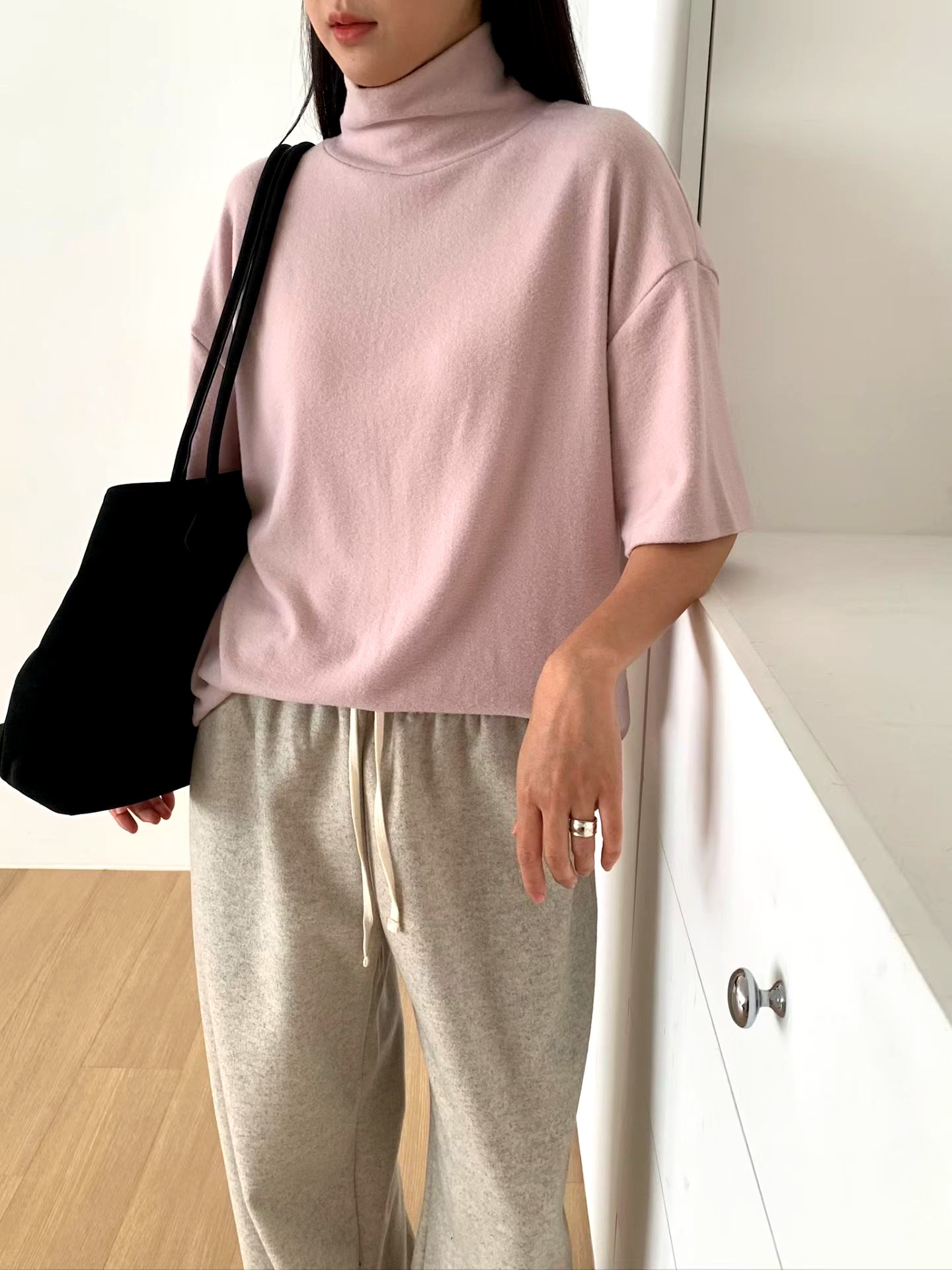 부드럽고 편안한 하이넥 반팔 티셔츠, 패셔너블하고 다재다능