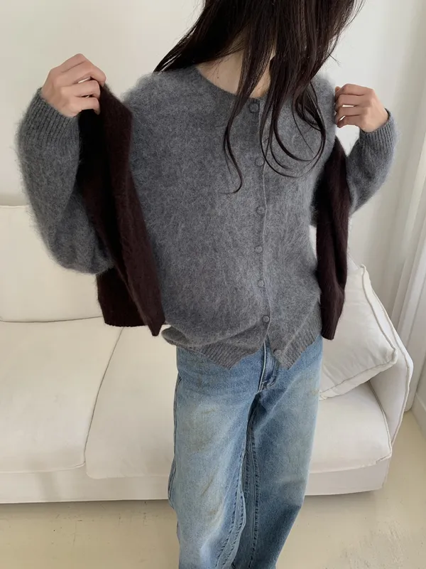 Soft and Comfortable Gray Cardigan Sweater, Fashionable and Versatile