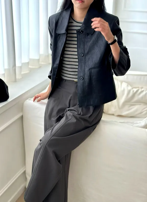 Stylish and Minimalist Women's Top, Elegant Design for Various Occasions