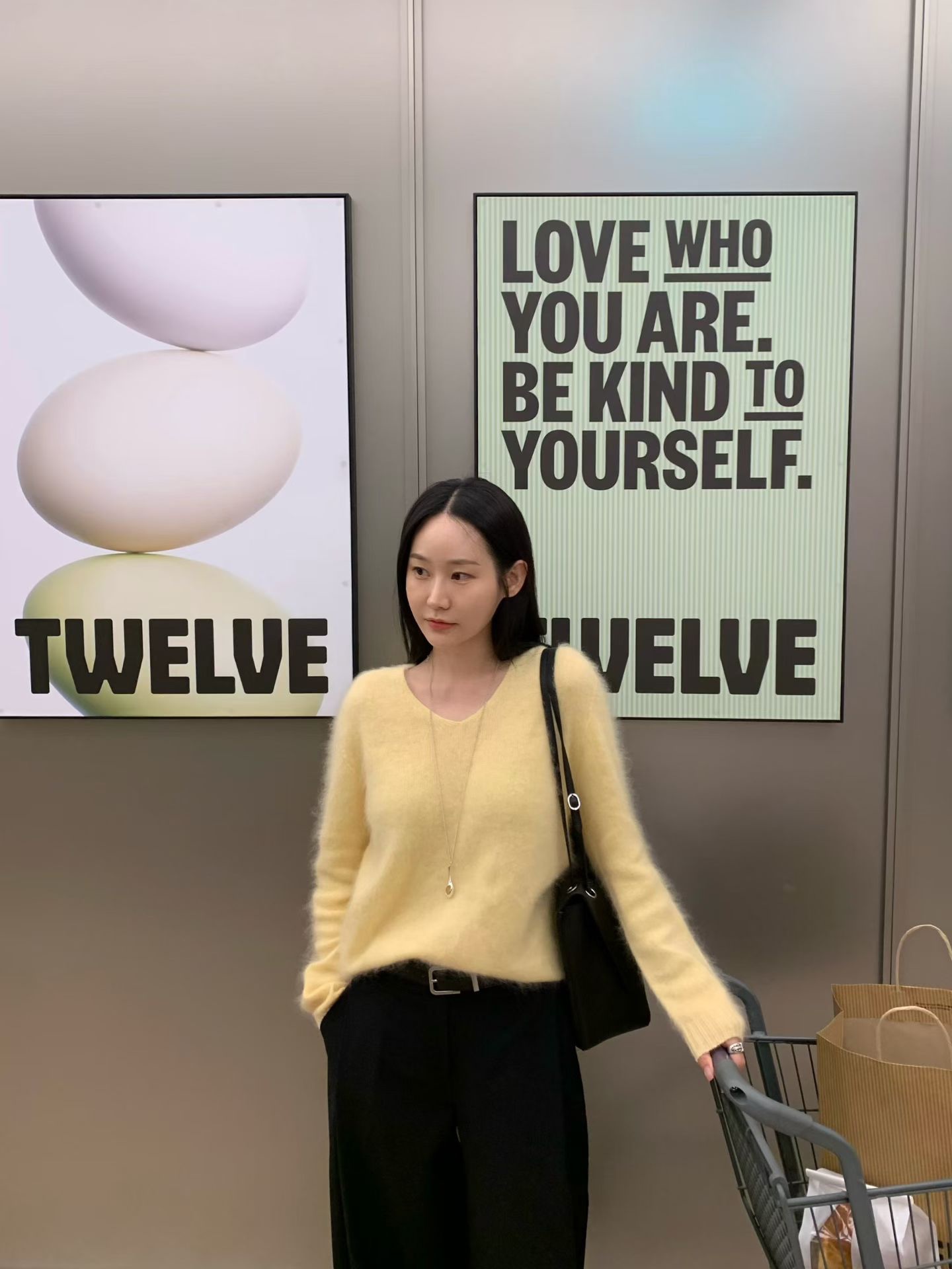 부드럽고 편안한 V넥 스웨터, 매일매일을 따뜻하게