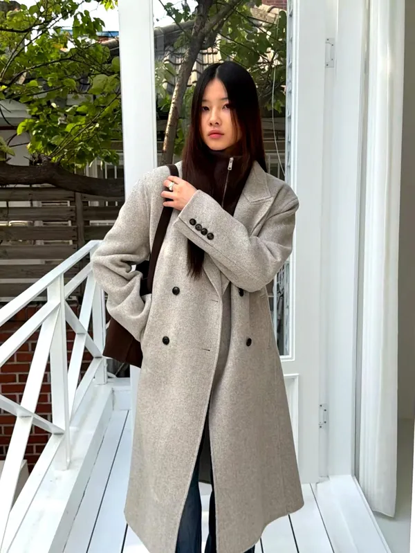 Elegant Women's Coat - Fashionable and Versatile