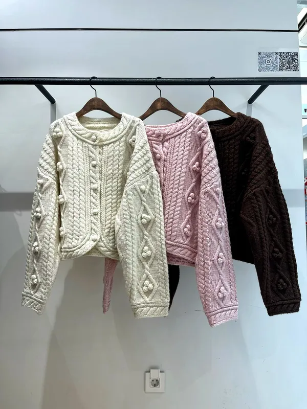 Stylish Knitted Women's Top, Warm and Comfortable for Autumn and Winter