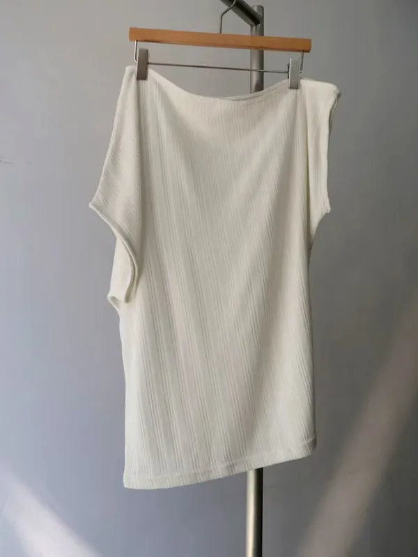 Minimalist Loose White T-Shirt, Comfortable and Breathable