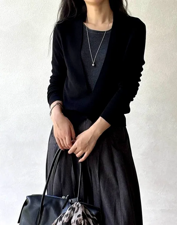 Elegant and Minimalist Black Knit Sweater, Comfortable and Versatile