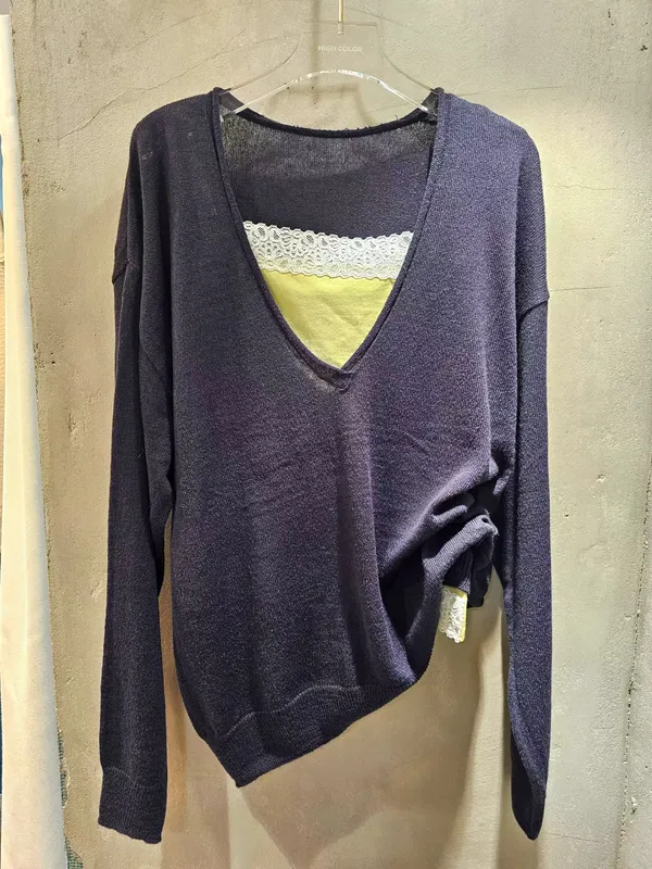 Stylish V-Neck Women's Top - Comfortable Casual Wear