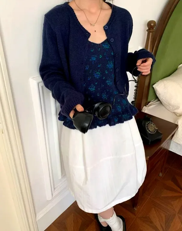 Elegant Women's Outfit Set: Stylish Knitted Jacket with Floral Skirt
