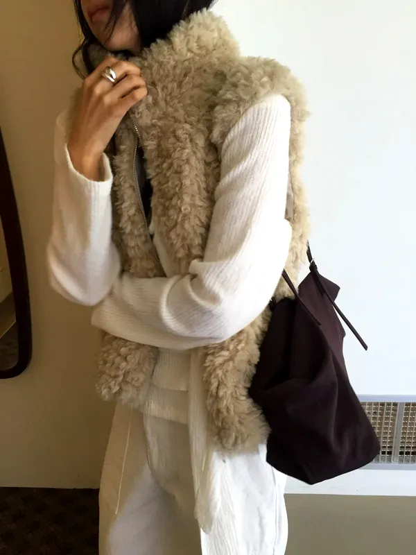 Stylish Plush Women's Vest Jacket - Warm and Comfortable