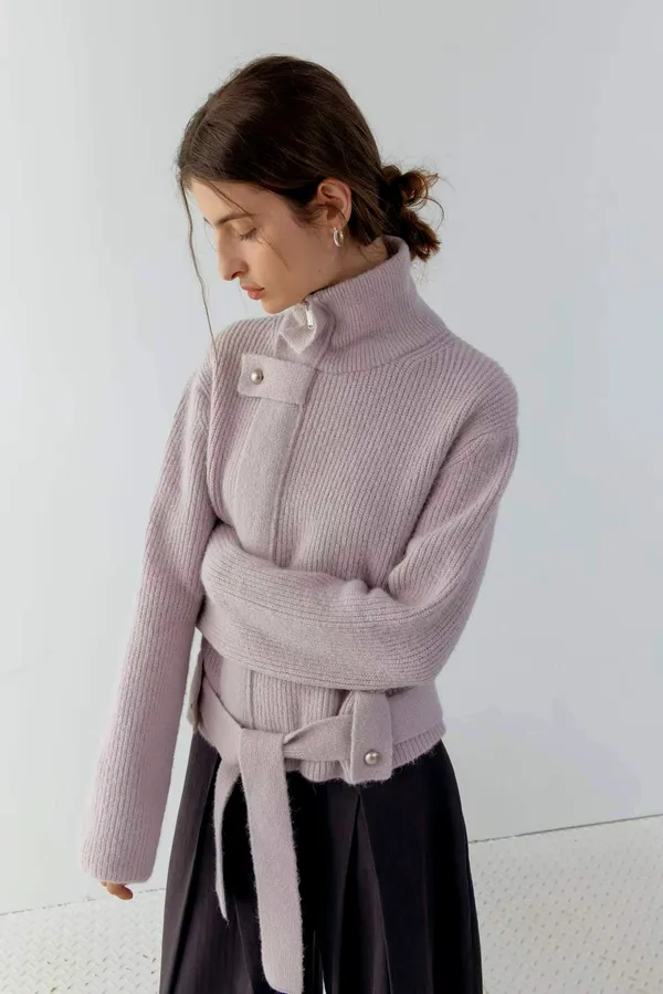 Elegant Cardigan with Soft Tones, Fashionable and Versatile