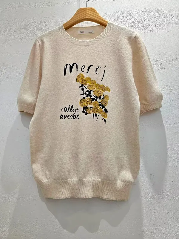 Stylish Floral Women's Top - Comfortable and Versatile