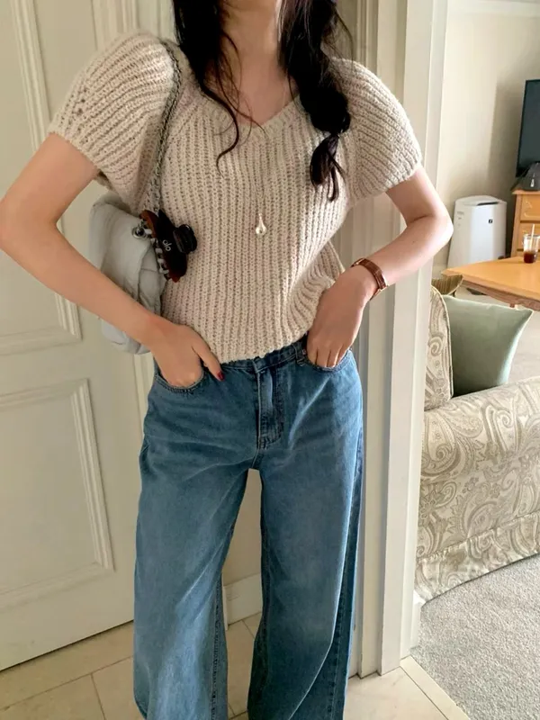 Lightweight and Comfortable Women's Sweater, A Fashionable Casual Essential
