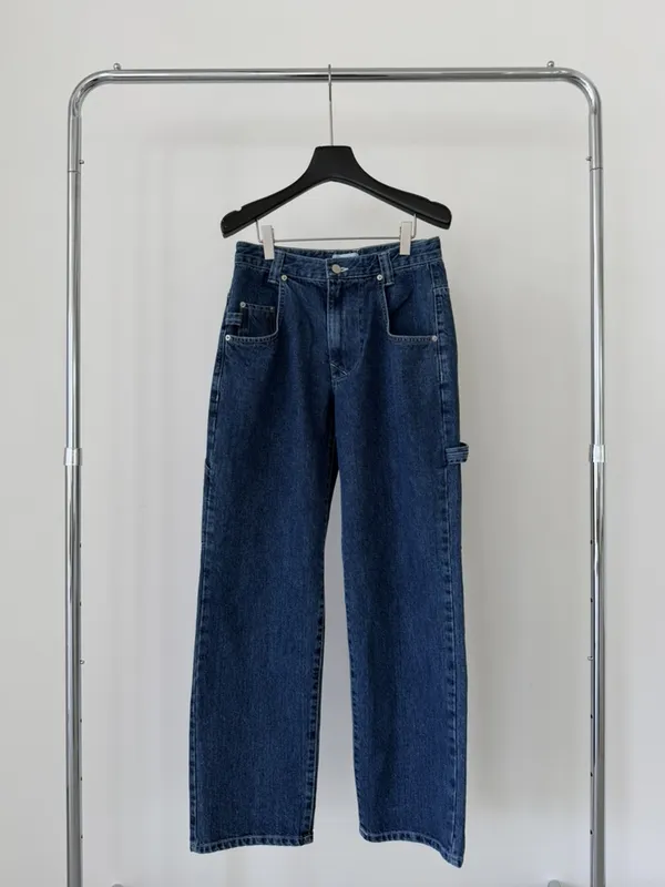 Classic Loose Fit Jeans - Stylish and Versatile, Comfortable and Breathable