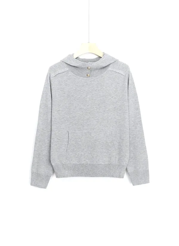 Stylish and Minimalist Gray Sweater, Comfortable and Versatile
