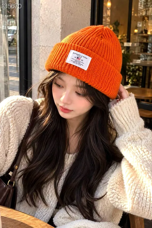 Fashionable Warm Knitted Hat for Women - A Must-Have for Fall and Winter