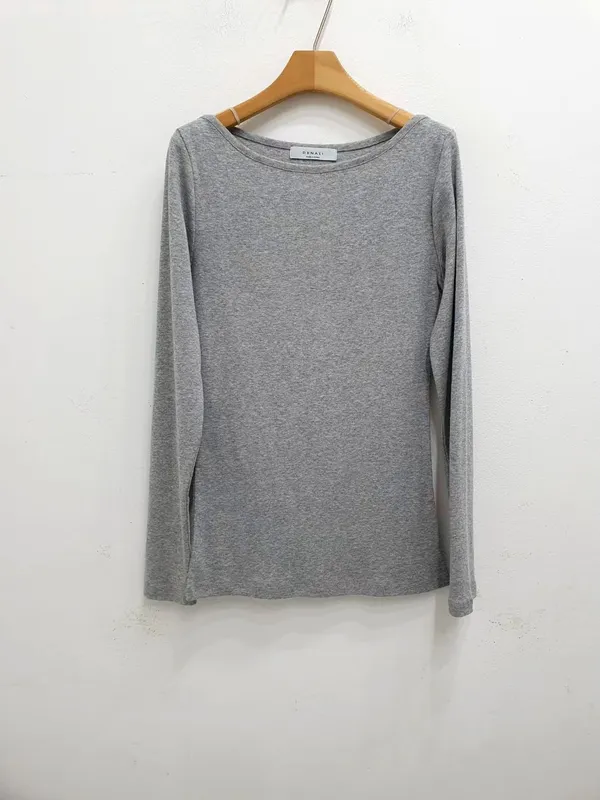 Minimalist Gray Long Sleeve T-Shirt - Comfortable and Versatile
