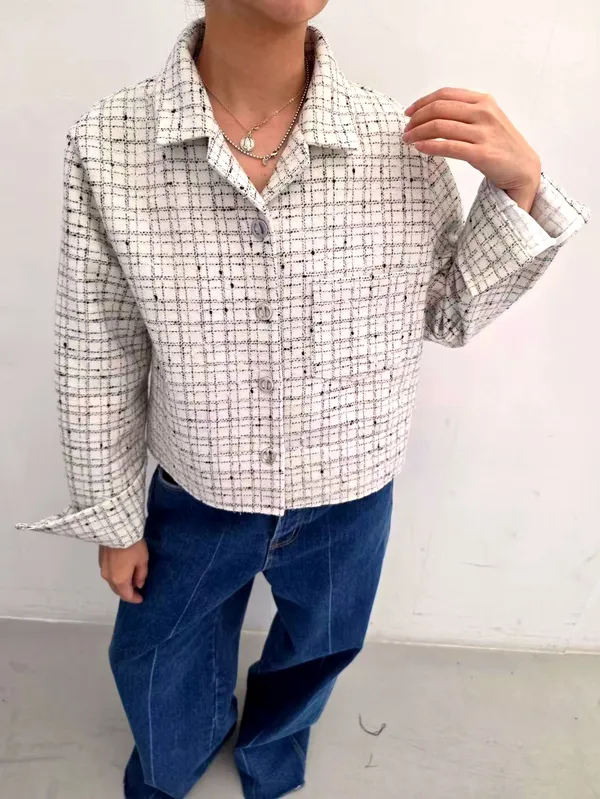 Fashionable Plaid Women's Jacket - Lightweight and Comfortable