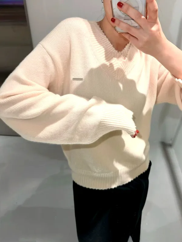 Warm and Comfortable Women's Top, Soft Knitted V-Neck Sweater