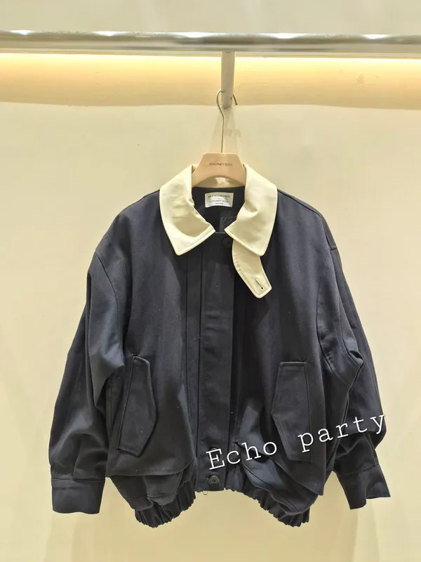 Stylish Casual Women's Top with Classic Contrast Design