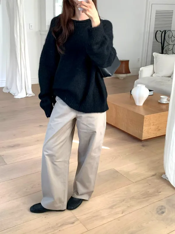 Stylish Minimalist Black Sweater - Warm and Comfortable