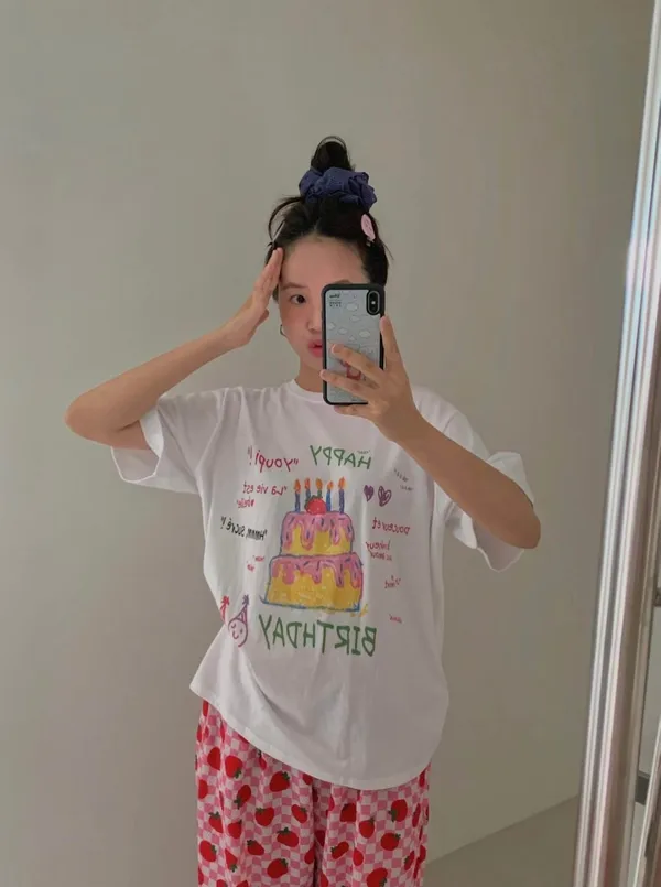T-Shirt Cetakan Kek Hari Jadi Comel, Gaya Santai yang Selesa