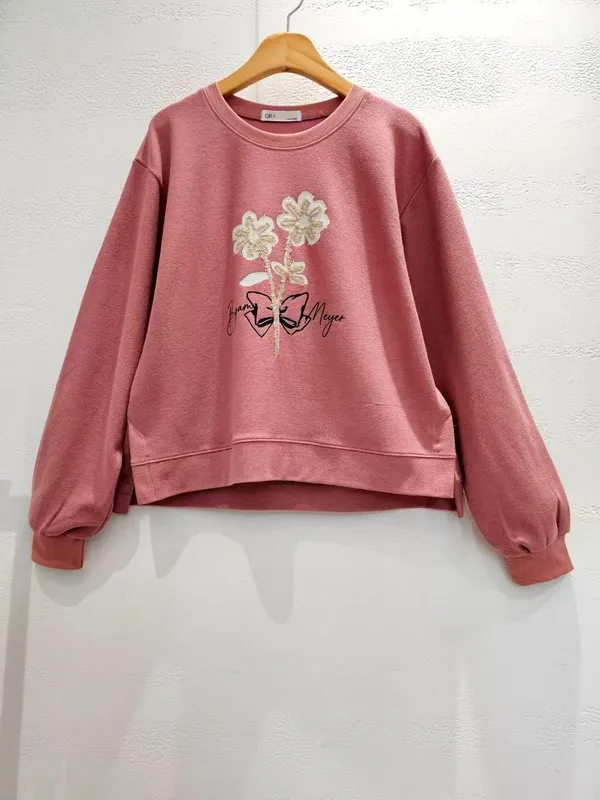 เสื้อสเวตเตอร์ปักลายดอกไม้ - อบอุ่น สบาย และทันสมัย