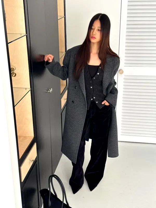 Stylish and Elegant Women's Coat, Perfect for Autumn and Winter Looks
