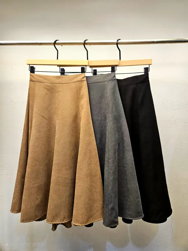 Elegant and Versatile Women's Midi Skirt, Comfortable and Stylish